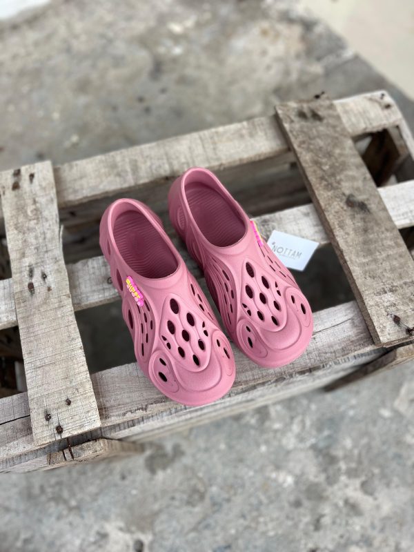 8910-Crocs